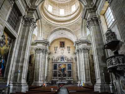 https://salamanca-turismo-prod.gvam.es/uploads/miniaturas/programastursticos/imagendestacada/6/Constelacio%CC%81n%20de%20Retablos%20Barrocos%200032.Iglesia%20de%20La%20Puri%CC%81sima%20%284%29_450.jpg
